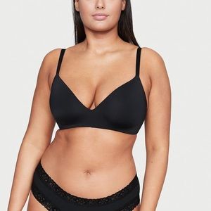 Victoria’s Secret Push Up Bra “The T-Shirt” Lightly-Lined Wireless Bra
